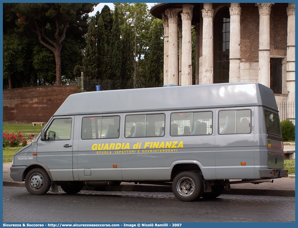 GdiF 701AL
Guardia di Finanza
Scuola Ispettori e Sovrintendenti
Iveco Daily 45-10 II serie
Parole chiave: GdiF;G.D.F.;GDF;Guardia di Finanza;Iveco;Daily;45-10;45 - 10