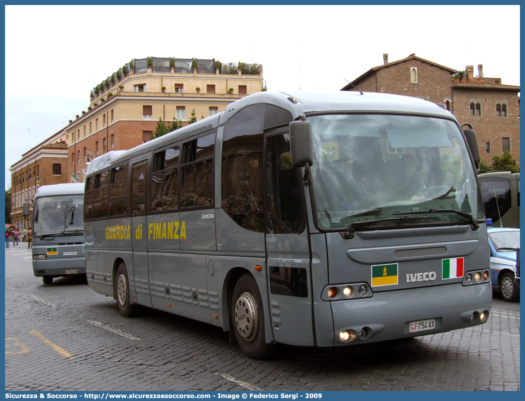 GdiF 754AX
Guardia di Finanza
Irisbus 389 EuroClass

Parole chiave: GdiF;G.D.F.;GDF;Guardia di Finanza;Irisbus;389 EuroClass;754AX