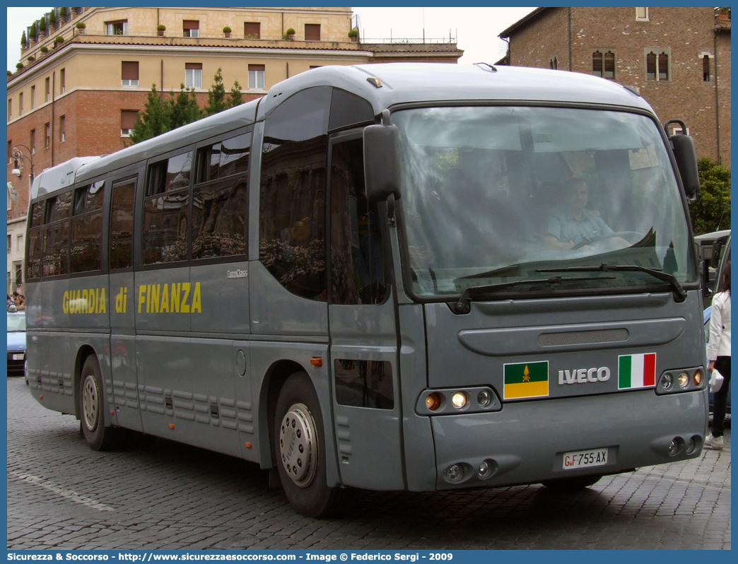 GdiF 755AX
Guardia di Finanza
Irisbus 389 EuroClass

Parole chiave: GdiF;G.D.F.;GDF;Guardia di Finanza;Irisbus;389 EuroClass;755AX