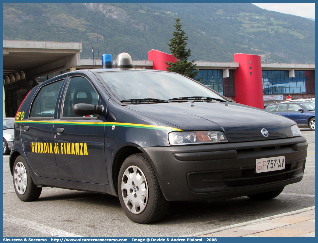 GdiF 757AV
Guardia di Finanza
Fiat Punto II serie
Parole chiave: GdiF;G.D.F.;GDF;Guardia di Finanza;Fiat;Punto II serie;757AV