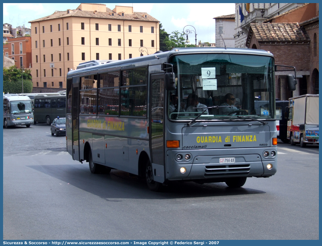 GdiF 766AX
Guardia di Finanza
Iveco Cacciamali 100e21
Parole chiave: GdiF;G.D.F.;GDF;Guardia;di;Finanza;Iveco;Cacciamali;100e21