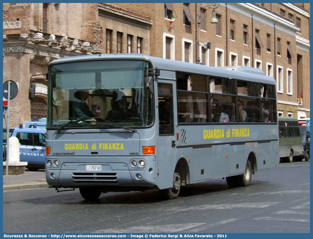 GdiF 767AX
Guardia di Finanza
Iveco Cacciamali 100e21
Parole chiave: GdiF;G.D.F.;GDF;Guardia;di;Finanza;Iveco;Cacciamali;100e21