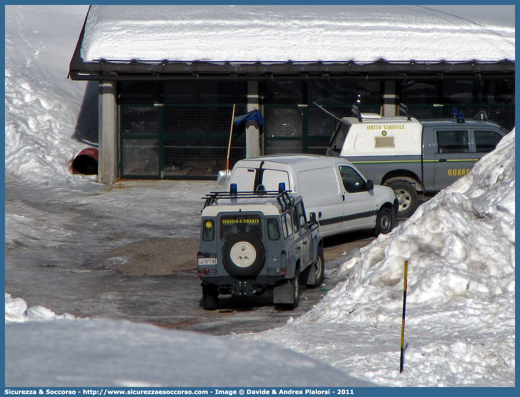 GdiF 971BC
Guardia di Finanza
S.A.G.F.
Land Rover Defender 110

Parole chiave: GdiF;G.D.F.;GDF;Guardia di Finanza;S.A.G.F.;SAGF;Soccorso Alpino;Land Rover;Defender 110;971BC