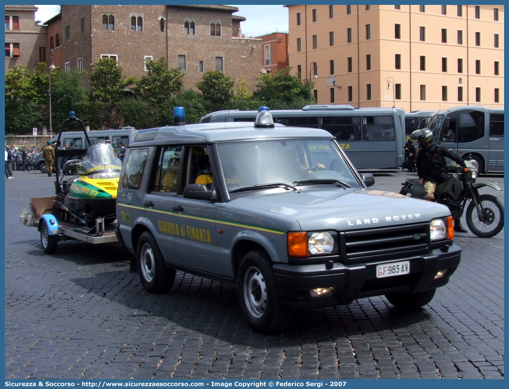 GdiF 983AV
Guardia di Finanza
Land Rover Discovery II serie
Parole chiave: GdiF;G.D.F.;GDF;Guardia di Finanza;Land Rover;Discovery II serie;983AV