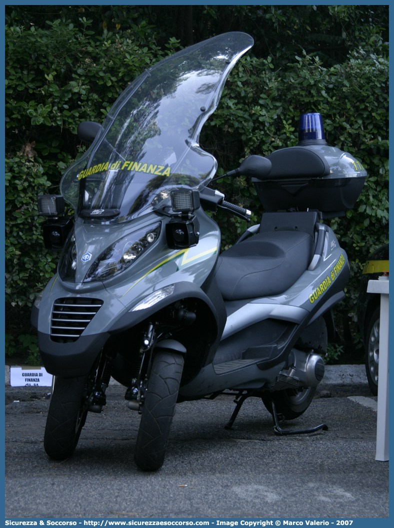 -
Guardia di Finanza
Piaggio MP3

Parole chiave: GdiF;G.D.F.;GDF;Guardia di Finanza;Piaggio;MP3