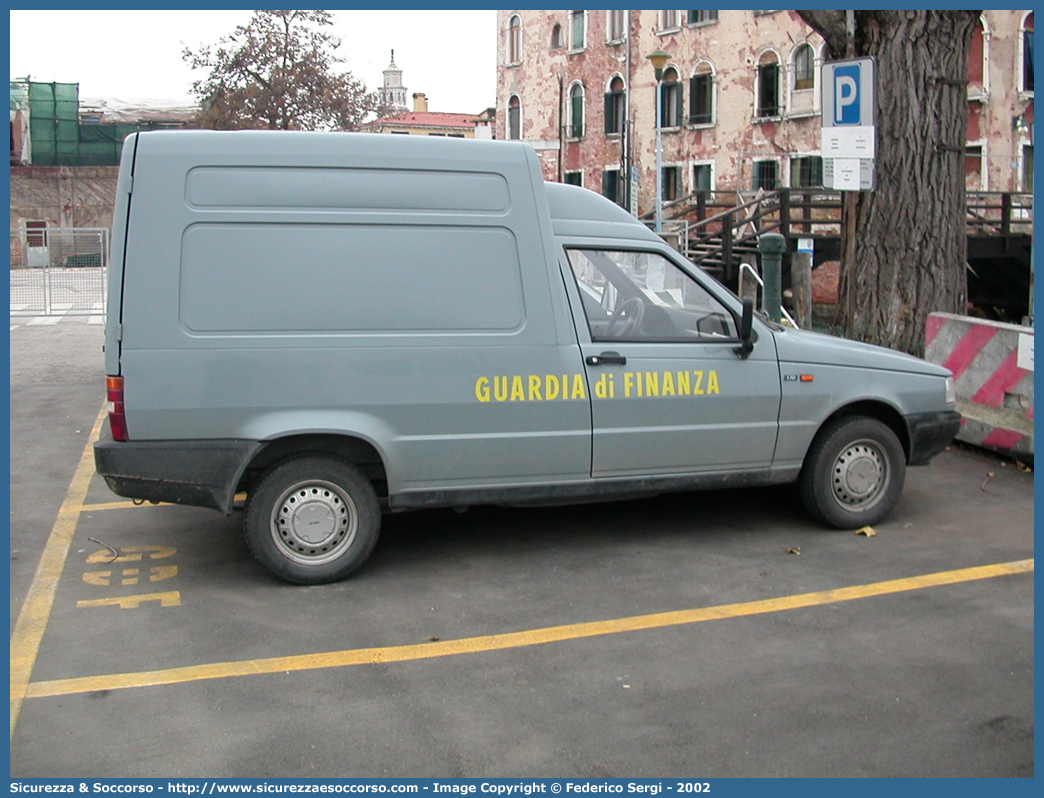 -
Guardia di Finanza
Fiat Fiorino II serie
Parole chiave: GdiF;G.D.F.;GDF;Guardia di Finanza;Fiat;Fiorino II serie