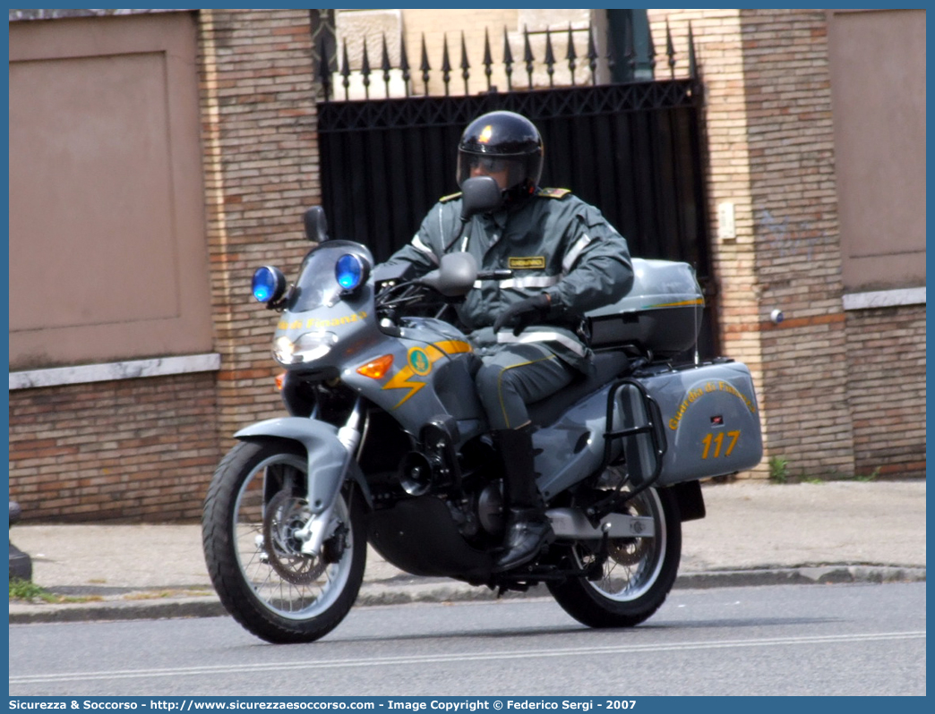 -
Guardia di Finanza
Aprilia Pegaso
Parole chiave: GdiF;G.D.F.;GDF;Guardia;di;Finanza;Aprilia;Pegaso