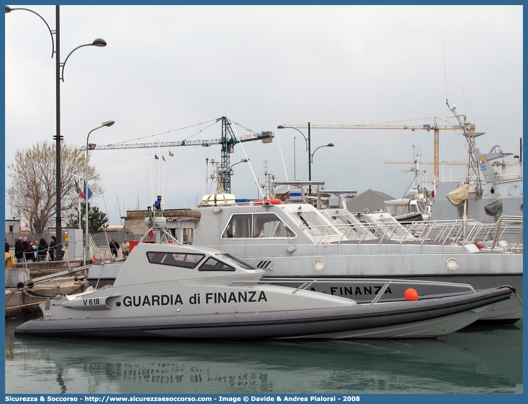 V.618
Guardia di Finanza
R.O.A.N. Componente Navale
Vedetta Veloce Classe 600 "Falco"
FB Design FB 33 Rib
Parole chiave: GdiF;G.D.F.;GDF;Guardia;di;Finanza;R.O.A.N.;ROAN;Componente;Navale;Vedetta;Classe;V600;FB;Design;33;Rib