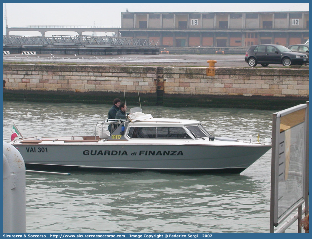 V.A.I. 301
Guardia di Finanza
R.O.A.N. Componente Navale
Vedetta Acque Interne Classe 300
Parole chiave: GdiF;G.D.F.;GDF;Guardia di Finanza;R.O.A.N.;ROAN;Componente Navale;Vedetta Acque Interne;Classe 300;VAI;301