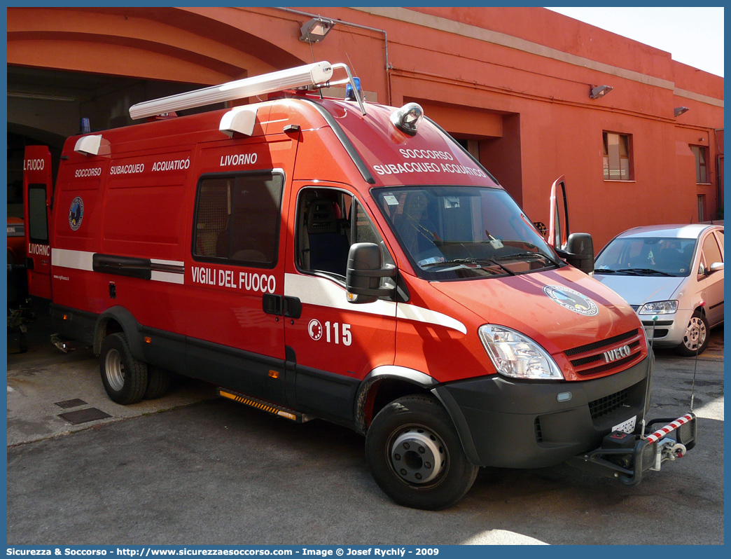 VF 25254
Corpo Nazionale Vigili del Fuoco
Nucleo Soccorso Subacqueo e Acquatico
Iveco Daily 65C18 IV serie
Allestitore Elevox S.r.l.
Parole chiave: VVF;V.V.F.;Corpo;Nazionale;Vigili;del;Fuoco;Iveco;Daily;65C18;NSSA;N.S.S.A.;Soccorso;Subacqueo;Acquatico;Sommozzatori;Subacquei;Elevox