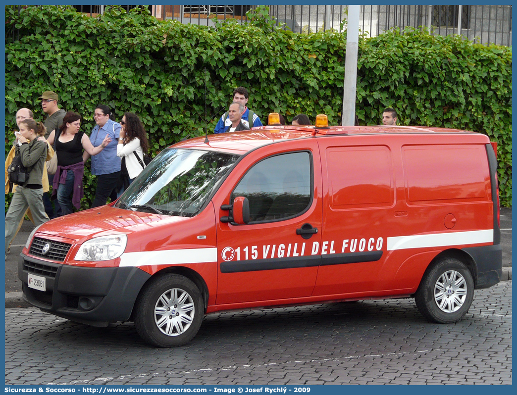 VF 23061
Corpo Nazionale Vigili del Fuoco
Fiat Doblò Cargo I serie restyling

Parole chiave: VF;V.F.;VVF;V.V.F.;Corpo;Nazionale;Vigili;del;Fuoco;Fiat;Doblò