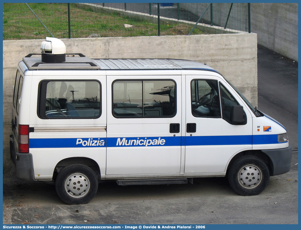 -
Polizia Municipale
Comune di Imola
Fiat Ducato II serie
(variante)
Parole chiave: Polizia;Locale;Municipale;Imola;Fiat;Ducato