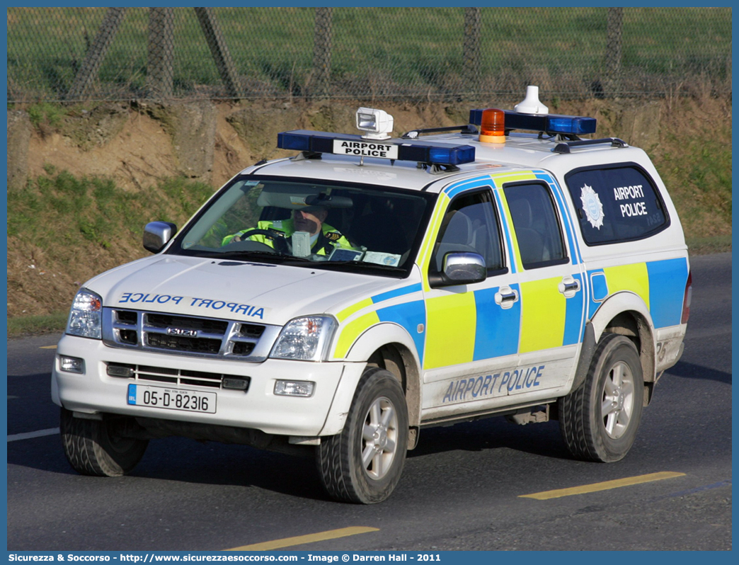 P5
Republic of Ireland
Poblacht na Héireann
Airport Police Service
Póilíní an t-Aerfoirt
Dublin Airport
Aerfort Bhaile Átha Cliath
Isuzu D-Max I serie
Parole chiave: Republic;Ireland;Poblacht na Héireann;Airport;Police;Service;Póilíní an t-Aerfoirt;Dublin;Airport;Aerfort Bhaile Átha Cliath;Ford;Tourneo;Connect