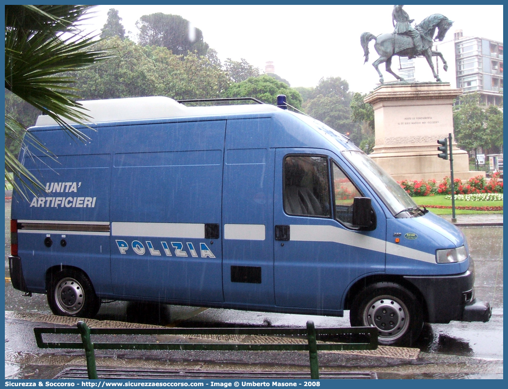 Polizia D2798
Polizia di Stato
Artificieri Antisabotaggio
Fiat Ducato II serie
Parole chiave: D2798;PS;P.S.;Polizia;Stato;Polizia di Stato;Artificieri;Antisabotaggio;Fiat;Ducato