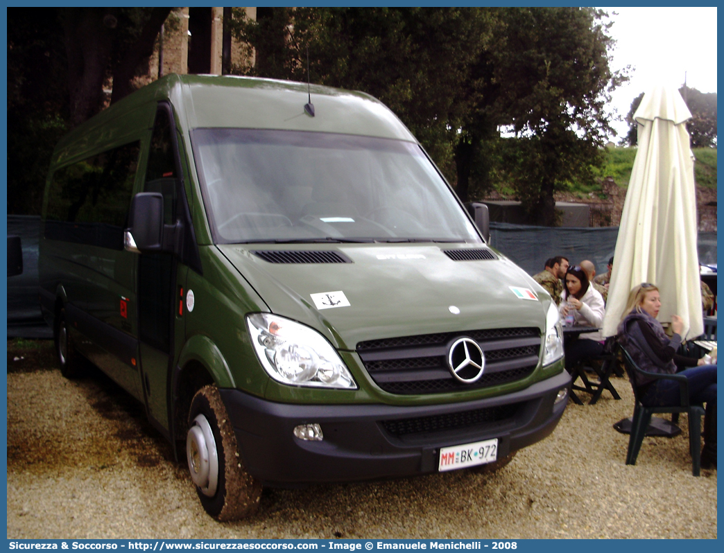 MM BK972
Marina Militare Italiana
Reggimento San Marco
Mercedes Benz Sprinter II serie
Parole chiave: MMI;M.M.I.;Marina;Militare;Italiana;Reggimento;San Marco;Mercedes Benz;Sprinter