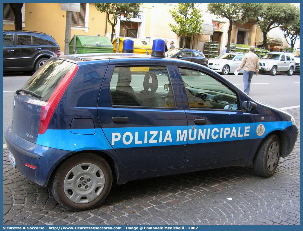 -
Polizia Municipale
Comune di Narni
Fiat Punto III serie
Parole chiave: Polizia;Locale;Municipale;Narni;Fiat;Punto