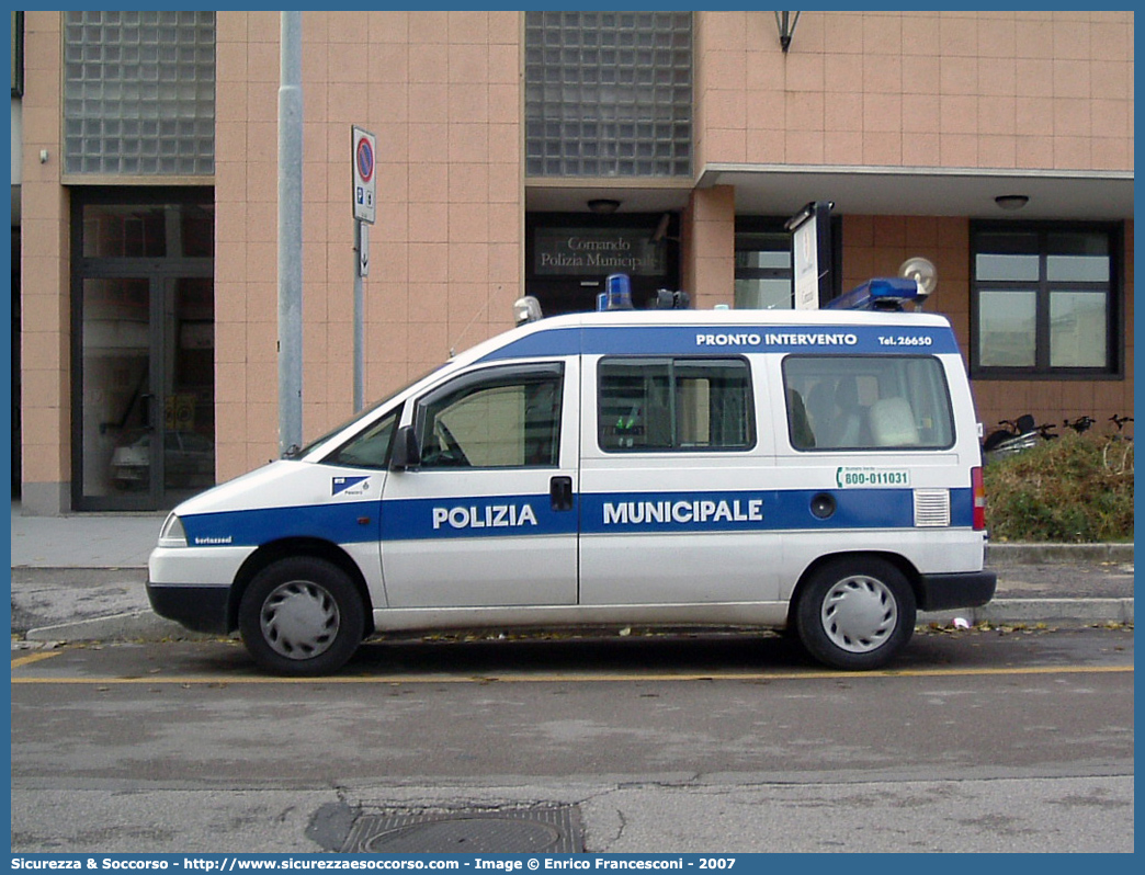 -
Polizia Municipale
Comune di Pesaro
Fiat Scudo I serie
Parole chiave: Polizia;Locale;Municipale;Pesaro;Fiat;Scudo