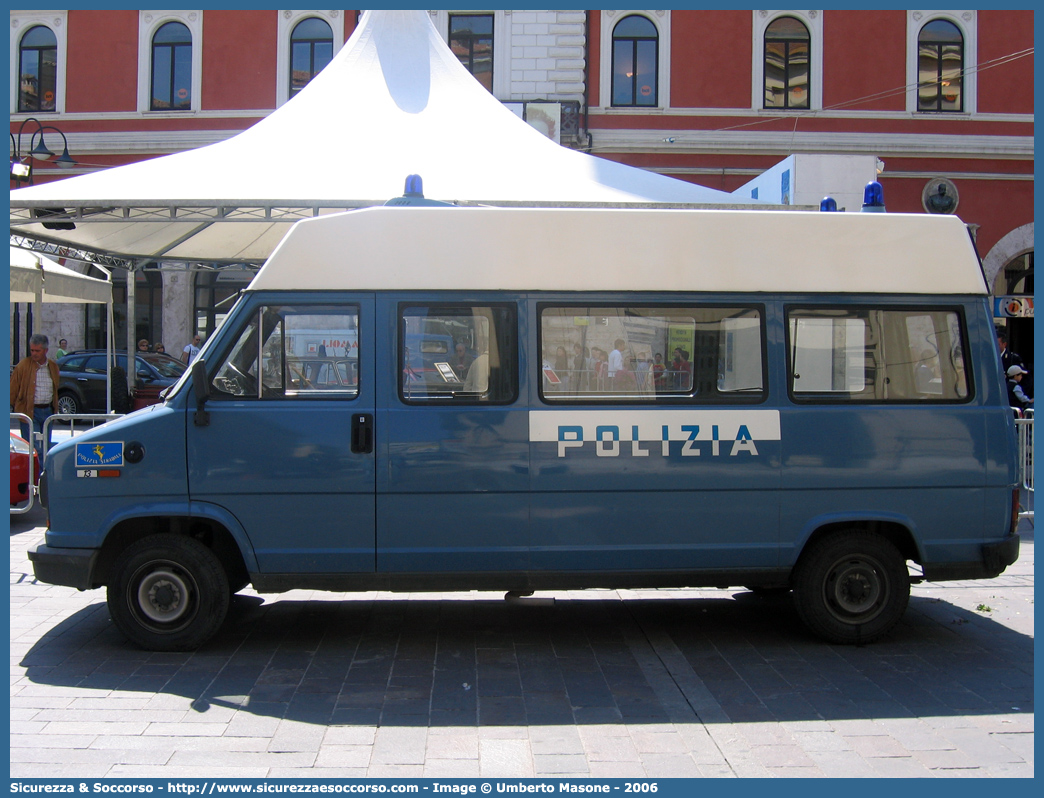 Polizia 63302
Polizia di Stato
Polizia Stradale
Fiat Ducato I serie
Parole chiave: Polizia;Stato;Polizia di Stato;Stradale;Fiat;Ducato I serie;63302