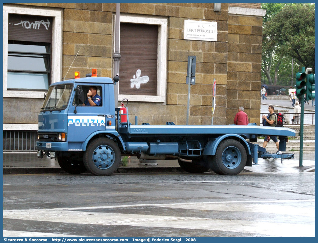 Polizia 63535
Polizia di Stato
Fiat Iveco 100-13
Allestitore Isoli S.p.A.
Parole chiave: PS;P.S.;Polizia;di;Stato;Fiat;Iveco;100-13;Isoli;Carroattrezzi;Carro Attrezzi