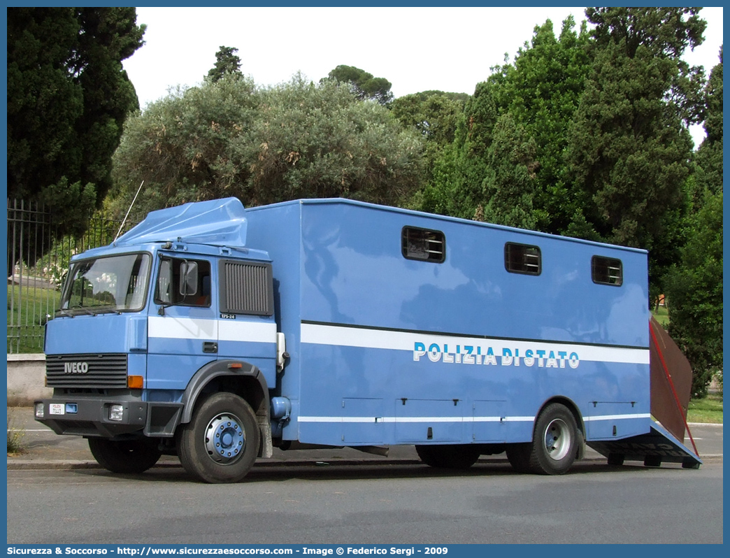 Polizia 70443
Polizia di Stato
Polizia a Cavallo
Iveco 175-24
Parole chiave: Polizia di Stato;Polizia;PS;Polizia a Cavallo;Iveco;175-24;70443