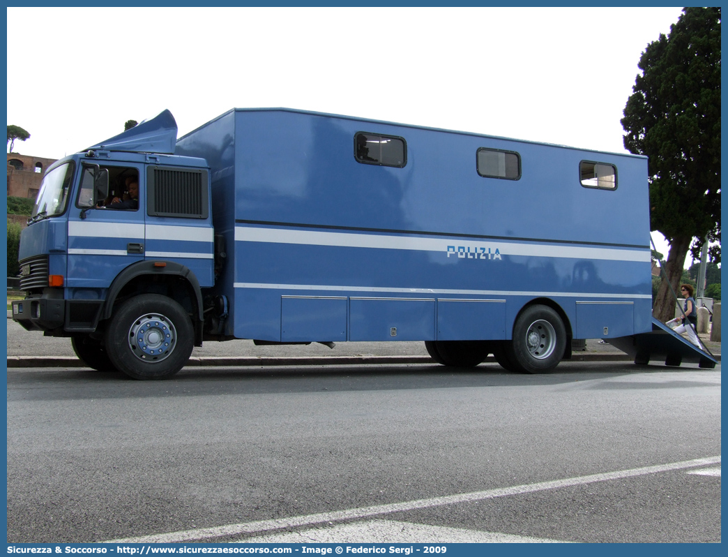 Polizia 70444
Polizia di Stato
Polizia a Cavallo
Iveco 175-24
Parole chiave: Polizia di Stato;Polizia;PS;Polizia a Cavallo;Iveco;175-24;70444