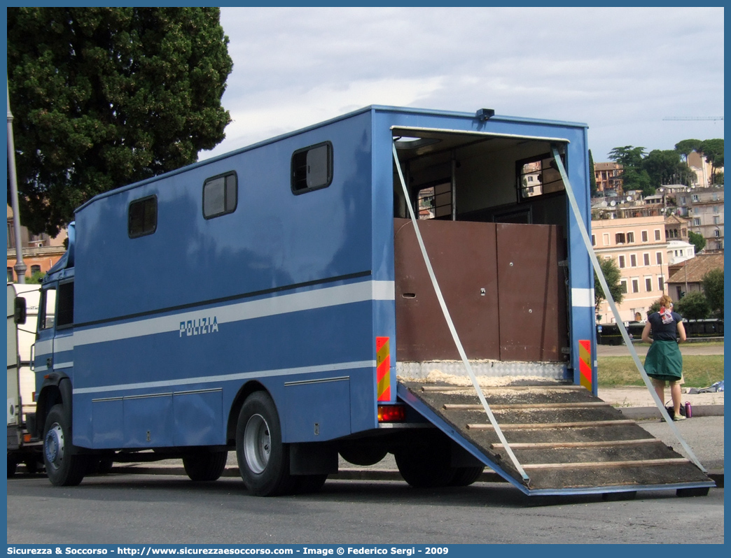 Polizia 70444
Polizia di Stato
Polizia a Cavallo
Iveco 175-24
Parole chiave: Polizia di Stato;Polizia;PS;Polizia a Cavallo;Iveco;175-24;70444