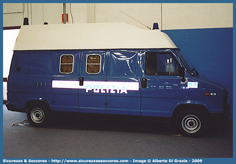 Polizia 73482
Polizia di Stato
Polizia Stradale
Fiat Ducato I serie
Parole chiave: Polizia;Stato;Polizia di Stato;Stradale;Fiat;Ducato I serie;73482