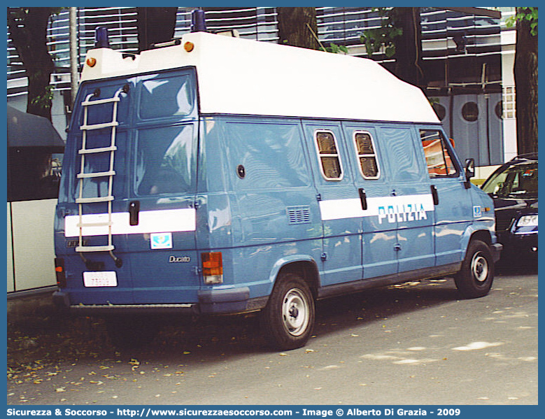 Polizia 73609
Polizia di Stato
Polizia Stradale
Fiat Ducato I serie
Parole chiave: Polizia;Stato;Polizia di Stato;Stradale;Fiat;Ducato I serie;73609