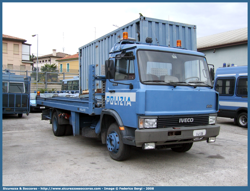 Polizia 74138
Polizia di Stato
Iveco Zeta 95-14
Allestitore Rolfo S.p.A.
Parole chiave: PS;P.S.;Polizia;di;Stato;Iveco;Zeta;95-14;Carroattrezzi;Carro Attrezzi;Rolfo