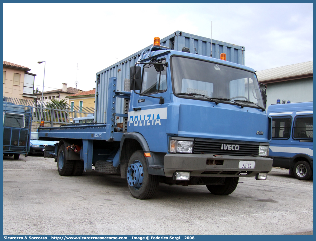 Polizia 74138
Polizia di Stato
Iveco Zeta 95-14
Allestitore Rolfo S.p.A.
Parole chiave: PS;P.S.;Polizia;di;Stato;Iveco;Zeta;95-14;Carroattrezzi;Carro Attrezzi;Rolfo