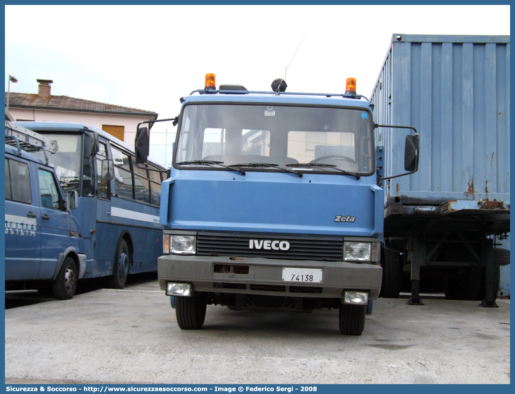 Polizia 74138
Polizia di Stato
Iveco Zeta 95-14
Allestitore Rolfo S.p.A.
Parole chiave: PS;P.S.;Polizia;di;Stato;Iveco;Zeta;95-14;Carroattrezzi;Carro Attrezzi;Rolfo