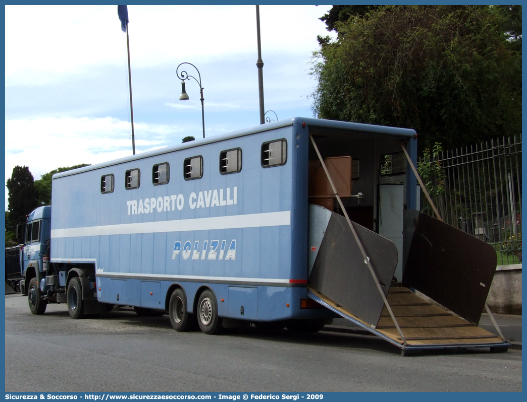 Polizia 78501
Polizia di Stato
Polizia a Cavallo
Iveco 190-42 TurboStar
Parole chiave: PS;P.S.;Polizia;di;Stato;Cavallo;Iveco;190-42;190;42;190.42;TurboStar;Carrozzeria;Alessi