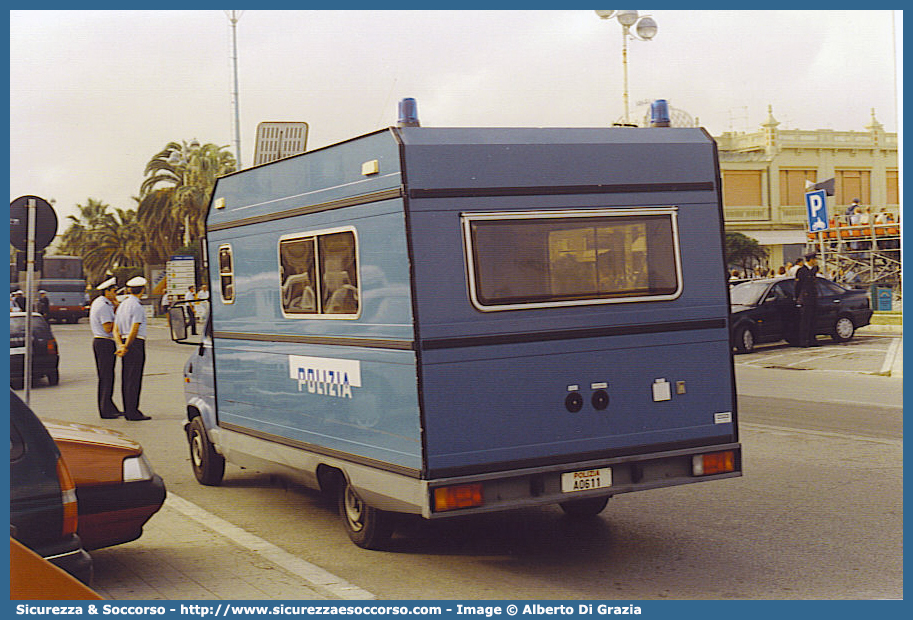 Polizia A0611
Polizia di Stato
Fiat Ducato I serie CM4
Allestitore Orlandi S.r.l.
Parole chiave: Polizia di Stato;Polizia;PS;Fiat;Ducato I serie CM4;Orlandi;A0611