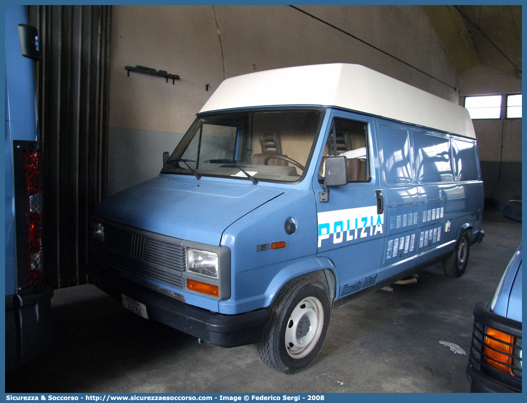 Polizia A2784
Polizia di Stato
Fiat Ducato I serie
Autoristoro
Parole chiave: Polizia di Stato;Polizia;PS;Fiat;Ducato;I serie;Autoristoro;A2784