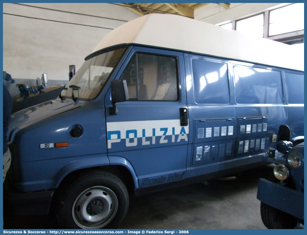 Polizia A2784
Polizia di Stato
Fiat Ducato I serie
Autoristoro
Parole chiave: Polizia di Stato;Polizia;PS;Fiat;Ducato;I serie;Autoristoro;A2784