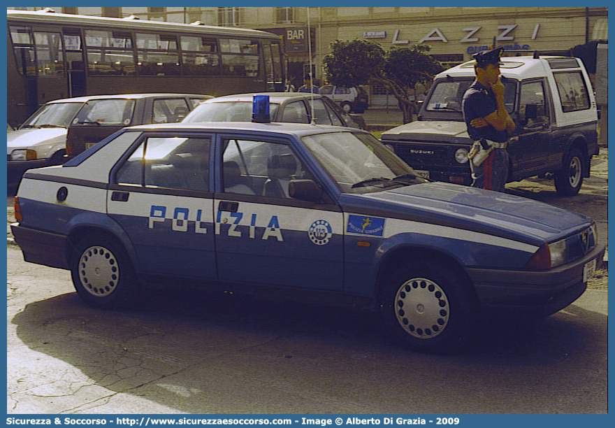 Polizia A3945
Polizia di Stato
Polizia Stradale
Alfa Romeo 75 II serie
Parole chiave: Polizia di Stato;Polizia;PS;Polizia Stradale;Alfa Romeo;75 II serie;A3945