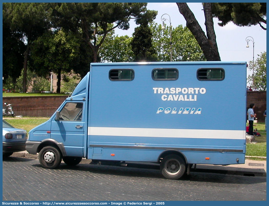 Polizia D9667
Polizia di Stato
Polizia a Cavallo
Iveco Daily 49-10 II serie
Parole chiave: Polizia di Stato;Polizia;PS;Polizia a Cavallo;Iveco;Daily 49-10 II serie;D9667