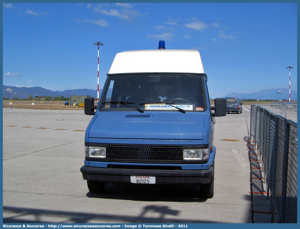 Polizia B2125
Polizia di Stato
Reparto Volo
Fiat Ducato I serie restyling
Parole chiave: Polizia di Stato;Polizia;PS;Reparto Volo;Fiat;Ducato I serie restyling;B2125