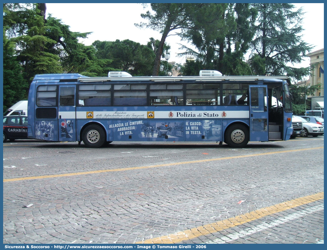 Polizia B2400
Polizia di Stato
Polizia Stradale
Iveco 370SE "Pullman Azzurro"
Parole chiave: Polizia;Stato;Polizia di Stato;Stradale;Iveco;370SE;Pullman Azzurro;B2400