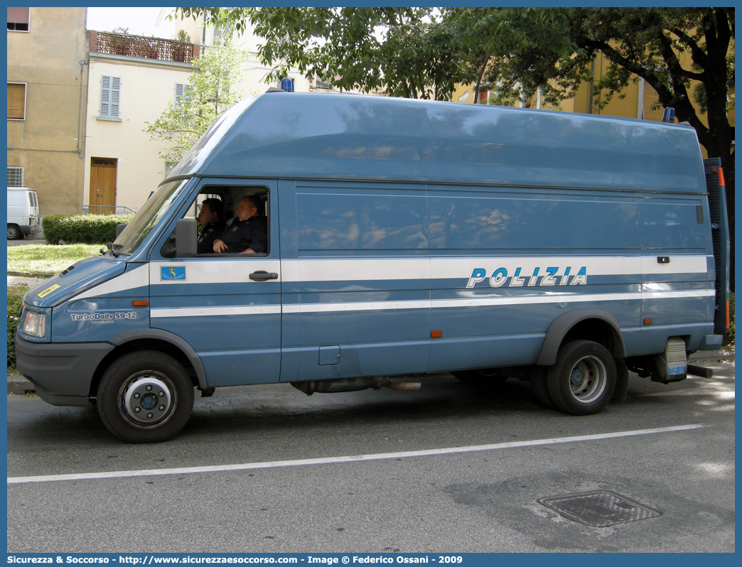 Polizia B2460
Polizia di Stato
Polizia Stradale
Iveco Daily 59-12 II serie
(variante)
Parole chiave: Polizia;Stato;Polizia di Stato;Stradale;Iveco;Daily;59-12;59 - 12