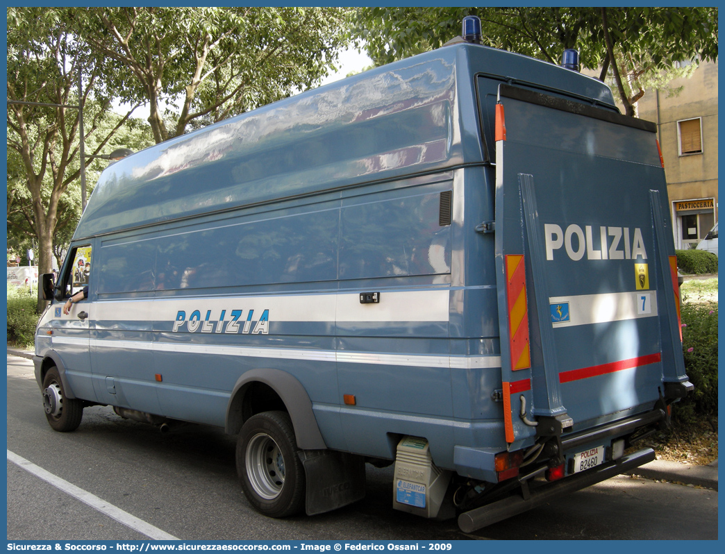 Polizia B2460
Polizia di Stato
Polizia Stradale
Iveco Daily 59-12 II serie
(variante)
Parole chiave: Polizia;Stato;Polizia di Stato;Stradale;Iveco;Daily;59-12;59 - 12