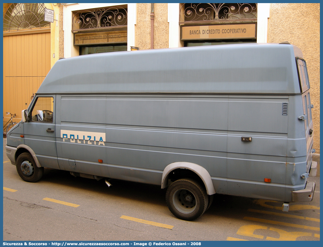 Polizia B2475
Polizia di Stato
Iveco Daily 59-12 II serie
Parole chiave: Polizia di Stato;Polizia;PS;Iveco;Daily 59-12 II serie;B2475