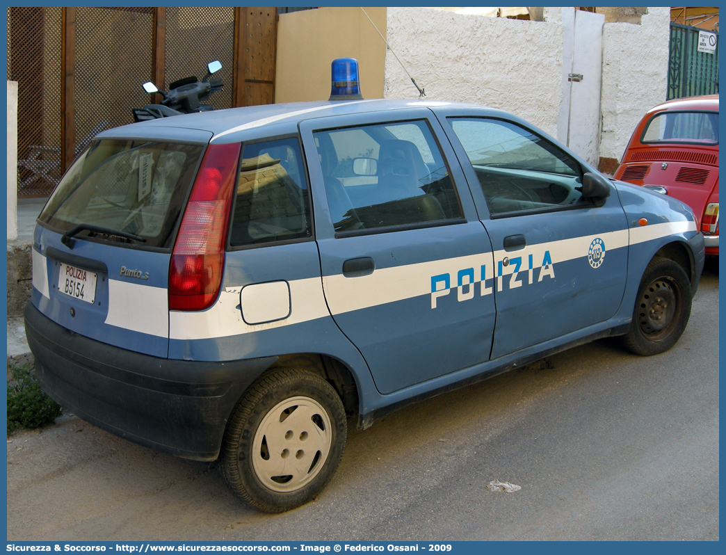 Polizia B5154
Polizia di Stato
Fiat Punto I serie
Parole chiave: PS;P.S.;Polizia;di;Stato;Pubblica;Sicurezza;Fiat;Punto