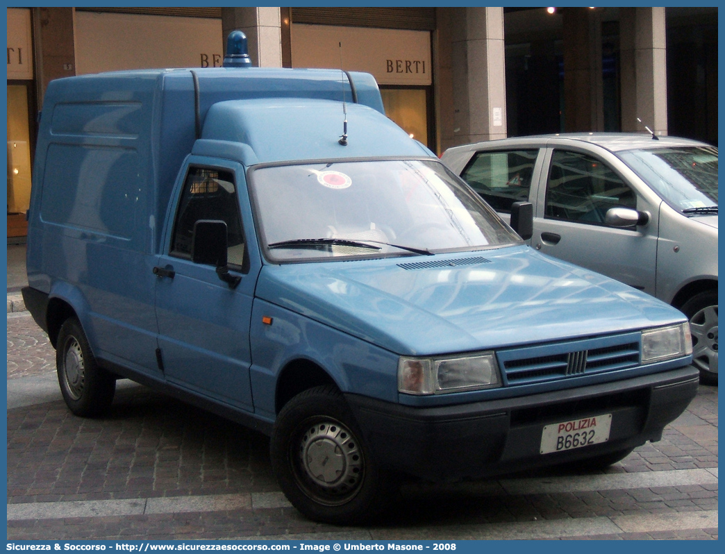 Polizia B6632
Polizia di Stato
Fiat Fiorino II serie restyling
Parole chiave: Polizia di Stato;Polizia;PS;Fiat;Fiorino II serie restyling