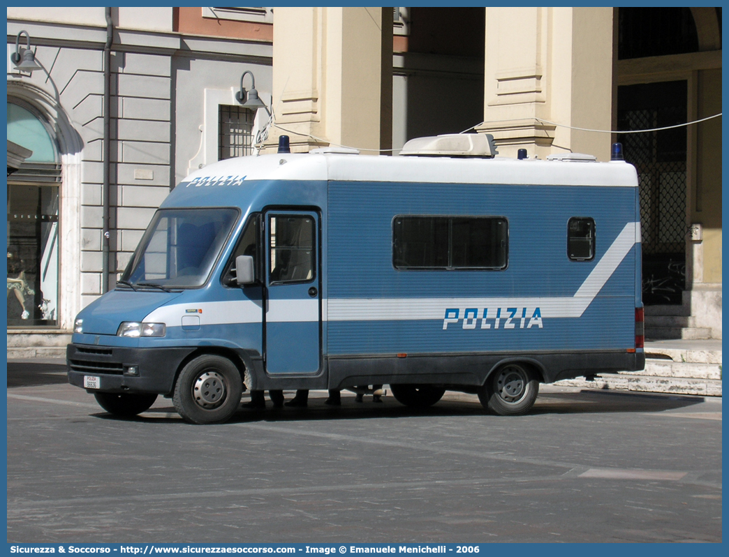 Polizia B6636
Polizia di Stato
Fiat Ducato II serie CM22N
Allestitore Orlandi S.r.l.

Parole chiave: PS;P.S.;Polizia;di;Stato;Pubblica;Sicurezza;Fiat;Ducato;CM22N;Orlandi;Stazione;Ufficio;Mobile