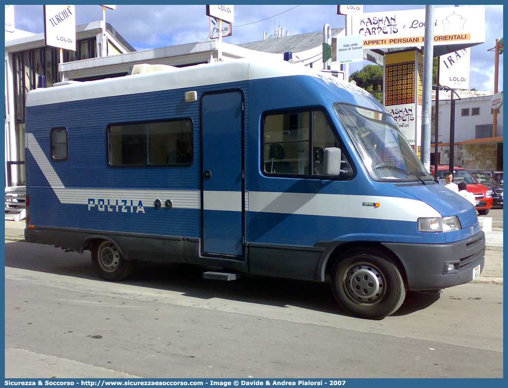 Polizia B6643
Polizia di Stato
Fiat Ducato II serie CM22N
Allestitore Orlandi S.r.l.

Parole chiave: PS;P.S.;Polizia;di;Stato;Pubblica;Sicurezza;Fiat;Ducato;CM22N;Orlandi;Stazione;Ufficio;Mobile