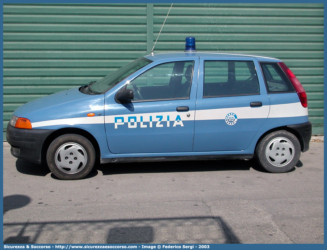 Polizia B9308
Polizia di Stato
Fiat Punto I serie
Parole chiave: PS;P.S.;Polizia;di;Stato;Pubblica;Sicurezza;Fiat;Punto