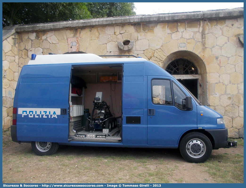 Polizia B9933
Polizia di Stato
Artificieri Antisabotaggio
Fiat Ducato II serie
Parole chiave: B9933;PS;P.S.;Polizia;Stato;Polizia di Stato;Artificieri;Antisabotaggio;Fiat;Ducato