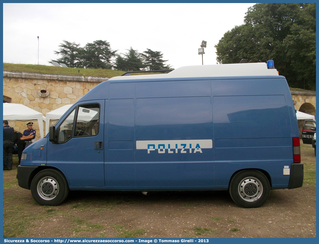 Polizia B9933
Polizia di Stato
Artificieri Antisabotaggio
Fiat Ducato II serie
Parole chiave: B9933;PS;P.S.;Polizia;Stato;Polizia di Stato;Artificieri;Antisabotaggio;Fiat;Ducato