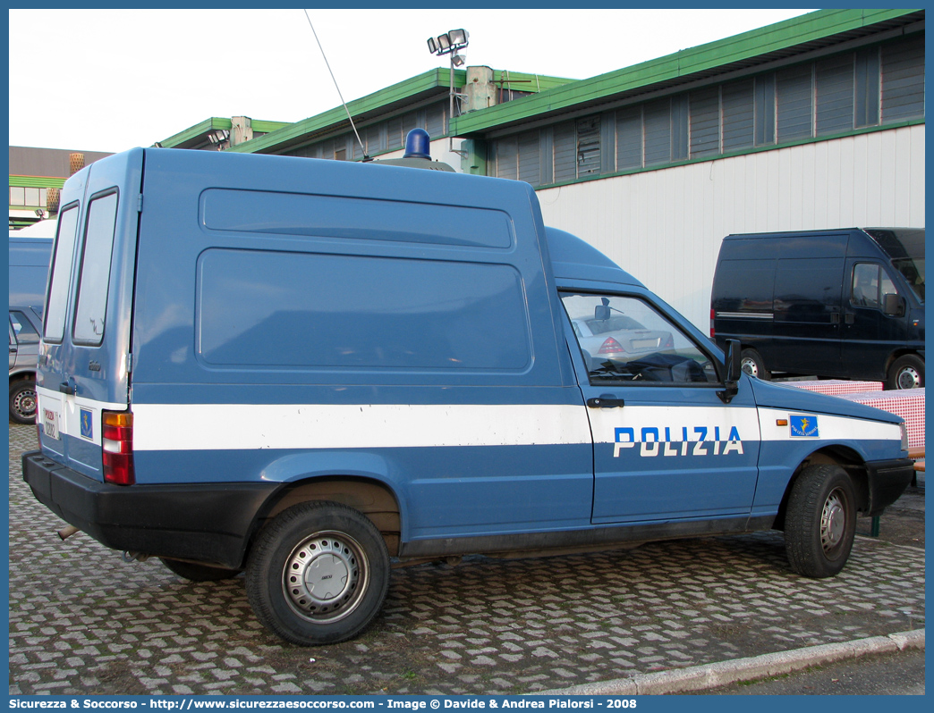 Polizia D2082
Polizia di Stato
Polizia Stradale
Fiat Fiorino III serie
Parole chiave: Polizia;Stato;Polizia di Stato;Stradale;Fiat;Fiorino;D2082